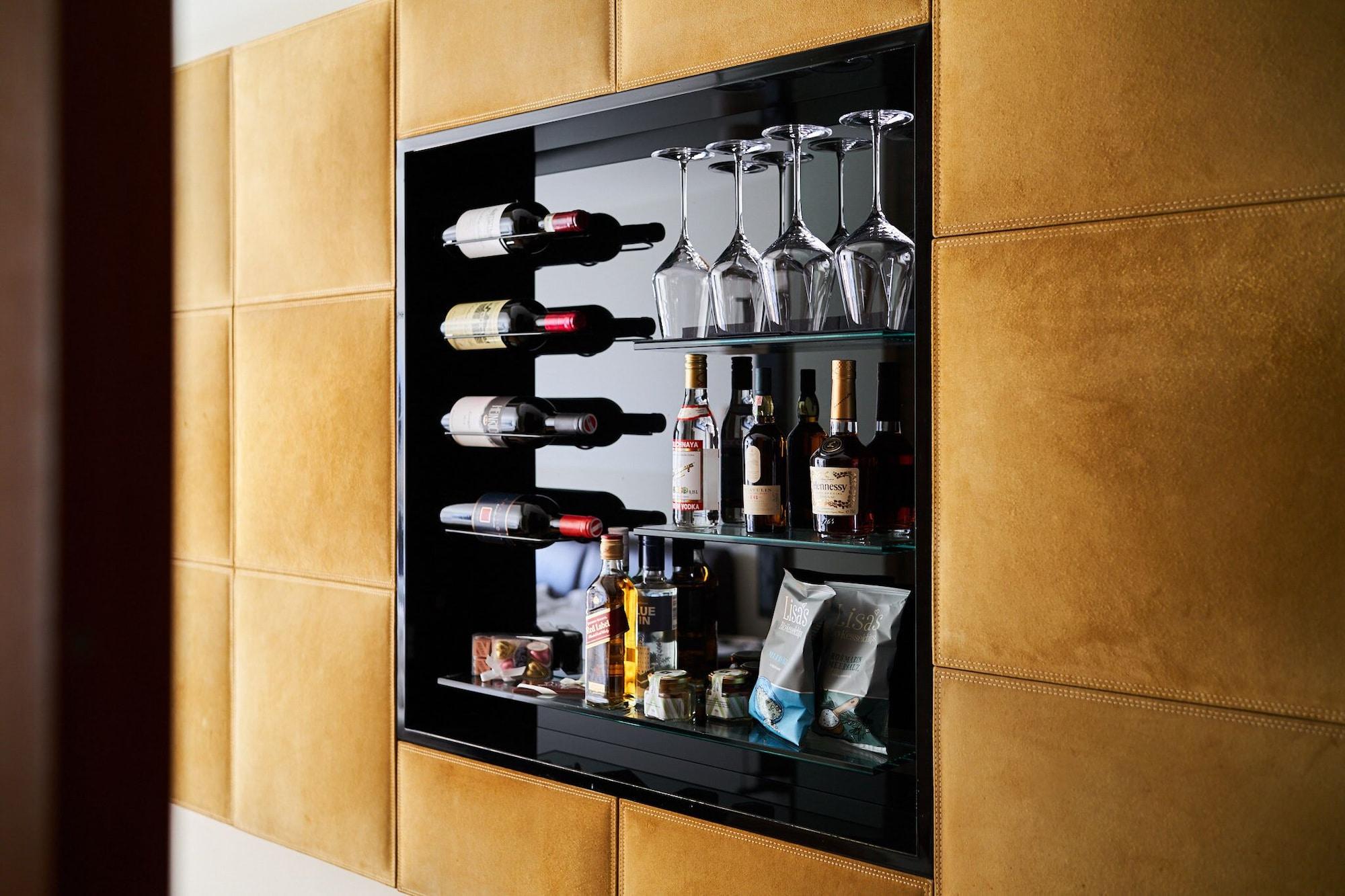 Do&Co Hotel Viyana Dış mekan fotoğraf A wall-mounted wine rack