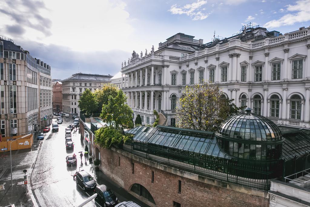 Do&Co Hotel Viyana Dış mekan fotoğraf The former Royal Naval College, where the school was located from 1948 to 1993