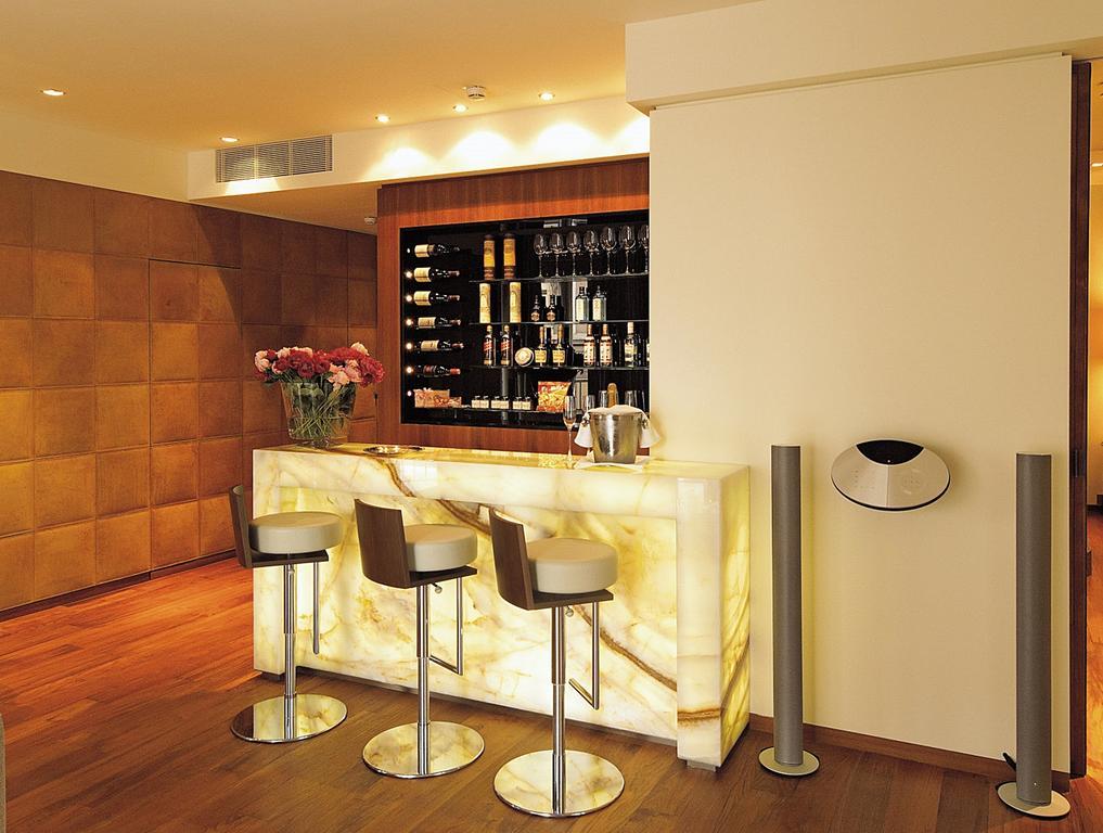 Do&Co Hotel Viyana Dış mekan fotoğraf A wet bar in a home
